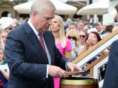 Książę Andrzej został zwolniony po aresztowaniu w związku z domniemanym nadużyciami powiązanymi z Epsteinem
