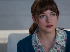 Polacy pójdą dziś późno spać. W telewizji odważny film tylko dla dorosłych