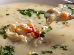 Jak rozgrzać się w chłodne dni? Zrób taką zupę i dodaj do niej jeden owoc