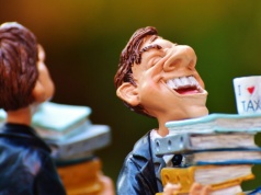 „Deregulacja 2.0” – rząd Tuska mami Polaków kolejnymi „uproszczeniami”