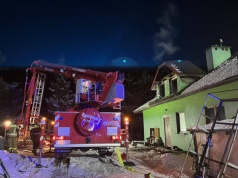 Pożar domu w Wysowej-Zdroju. Rodzina z niemowlęciem ewakuowała się z budynku
