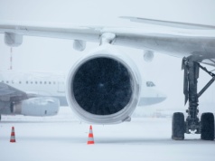 Śnieżyca paraliżuje lotnisko w Wiedniu. Wszystkie loty wstrzymane, problemy pasażerów z Polski