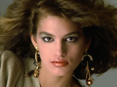 Jej pieprzyk stał się symbolem czasów i modową kropką nad „i”. Cindy Crawford kończy 60 lat!