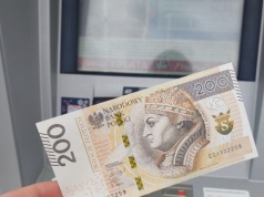 Limity na gotówkę. Polacy nie wypłacą z bankomatu ani złotówki więcej