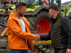 Co rolnik oraz usługodawca ceni u Dealera maszyn rolniczych?