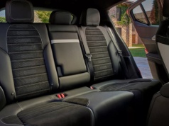 Ten SUV ma „chińską cenę”, a rywalizuje z Mercedesem GLA. Jednych wyjaśnia spalaniem, a innych bagażnikiem