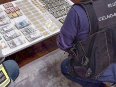 Wpływowi biznesmeni w kajdankach o świcie. Służby jednocześnie weszły do 17 miejsc.