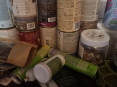 Wcale nie do żółtego. Gdzie wyrzucić opakowanie po karmie? Ludzie mylą saszetki z puszkami