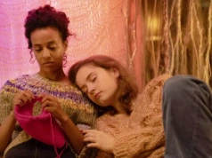 „Sny o miłości”: błyskotliwy film o pierwszej miłości, pisaniu i kobiecej tożsamości