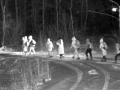 Znowu idą! I tacy biedni: puchóweczki, dobre buty, zapas jedzenia, komórki