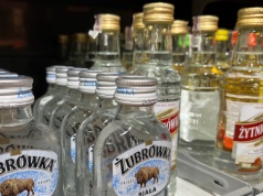 Chaos w systemie kaucyjnym jest za mały. Rząd dorzuci jeszcze małpki