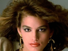 W latach 90. wielbił ją cały świat. Co robi dzisiaj legendarna topmodelka?