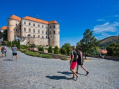 Coraz więcej Polaków podróżuje do Czech. Właśnie awansowali na drugie miejsce