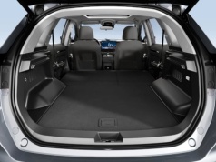 Wygląda jak Maserati połączone z Dodge’em. A to rywal Kii Sportage za 114 900 zł z elektryczną klapą bagażnika