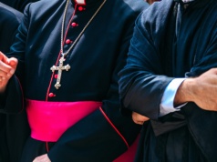 Solidarni ze zranionymi. Kościele, idź drogą biskupa Ważnego, nie episkopatu!