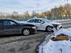 Skręcał w lewo, wjechał wprost przed Volvo. Zderzenie dwóch aut w Lublinie