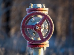 Rządy Węgier i Słowacji sięgają po rezerwy ropy. Szantaż wobec Ukrainy nie pomógł