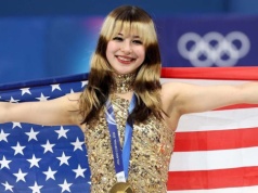 Piercing, kolorowe włosy i złoto olimpijskie. Styl Alysy Liu burzy kanon łyżwiarstwa figurowego