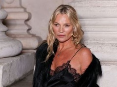 Grochy wracają w wielkim stylu. Kate Moss pokazuje, jak nosić najmodniejszy print