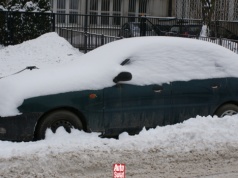 Długi postój szkodzi autu. Postój pod śniegiem szkodzi podwójnie