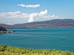 To nie tylko tańszy zamiennik. Urlop w mniej oczywistym wydaniu. Cena lotów przyciąga