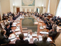 Fed podzielony jak nigdy? Protokół FOMC ujawnia rosnące napięcia w banku centralnym