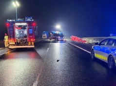 Tragedia na A2. Nagle zjechał na pas awaryjny, wysiadł z auta i osunął się na ziemię