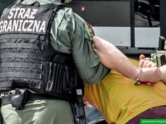 Pijany i agresywny podróżny nie poleciał na Maltę. Usłyszał zarzuty znieważenia funkcjonariuszy