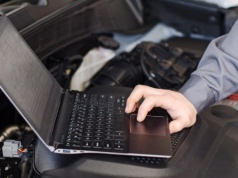 Naprawa tańsza o 90 proc. od wymiany. Zepsuta elektronika w aucie to nie wyrok