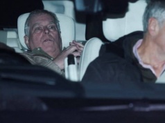 Andrzej zostanie wykluczony z linii sukcesji? Przeszukania w jego rezydencji trwają