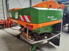 Jaki rozsiewacz do nawozów wybrać na 50-100 hektarów?