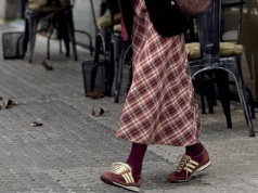 Nie czółenka i nie mokasyny, tym sezonem rządzą sneakersy Rieker z promocji. Co na to Lasocki?