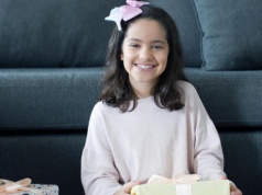 Dzieci coraz częściej kupują sobie szczęście.  Psycholog ostrzega, że to pułapka bez dna