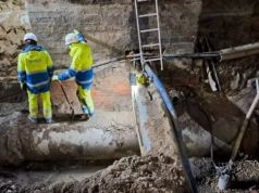 Magistrala na Traugutta pękła od spodu. Dziura ma 3 metry!