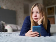 Problem uzależnień rośnie. Już 5 proc. nastolatków korzysta z sieci nałogowo