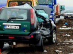 Karambol na S3. Pięć osób rannych, potężne utrudnienia