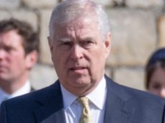 Tak zachowuje się po wyjściu z aresztu. Były książę Andrzej "tylko narzeka". "Brat jeszcze z nim nie skończył"