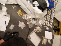 Nawet 20 lat więzienia za „biznes” pod marketami. Zarabiał fortunę w 10 miastach Mazur