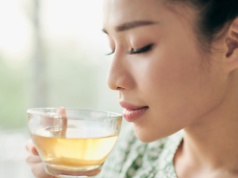 Herbata zbożowa to ulubiony napój Japończyków. Nawadnia i koi jelita