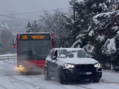 BMW próbuje ratować autobus MZK, który nie był w stanie podjechać. To już nawet nie jest śmieszne