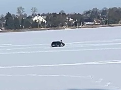 Driftował na zalewie. Przyjechała policja, karetka i straż pożarna