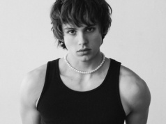 Hubert Jerzyk Śmielecki jako Apollo w nowym sezonie "Percy'ego Jacksona". "Złoty chłopiec Olimpu"