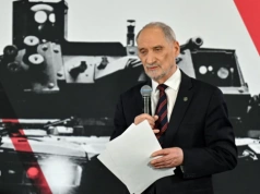 Macierewicz: Tylu żołnierzy USA Trump proponuje Polsce. Tusk milczy