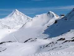 Seria lawin w Austrii. Jedna porwała grupę osób uprawiających freeride. Nie żyje Polak