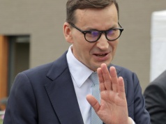 PiS podzielony jak nigdy! Konwencja w Stalowej Woli, Morawiecki w Słupsku