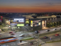 Miliony dla trzech centrów handlowych