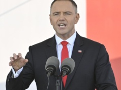 Burza pod Pałacem! Tłum krzyczał do Nawrockiego: „Zawetuj SAFE!”