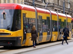 "Niepozdrowienia" od pasażera dla kontrolera biletów wzbudziły śmiech wśród mieszkańców Warszawy. "Co ludzie zrobią dla 4 złotych?"