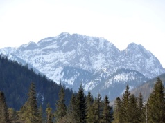 Tatry znów zabrały życie. Dramat pod Suchą Przełęczą, ciało turysty w żlebie