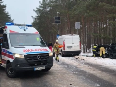 Zderzenie dwóch aut w Mosnej. Interweniowały trzy zastępy straży